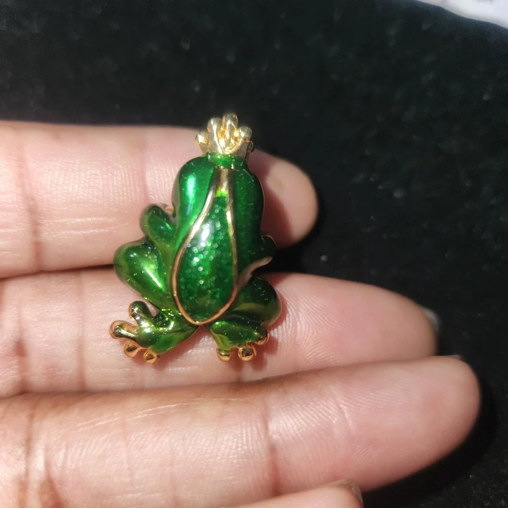 Green Enamel‎ Frog Prince Pendant Gold Tone Iridescent Orb Charm Fairytale